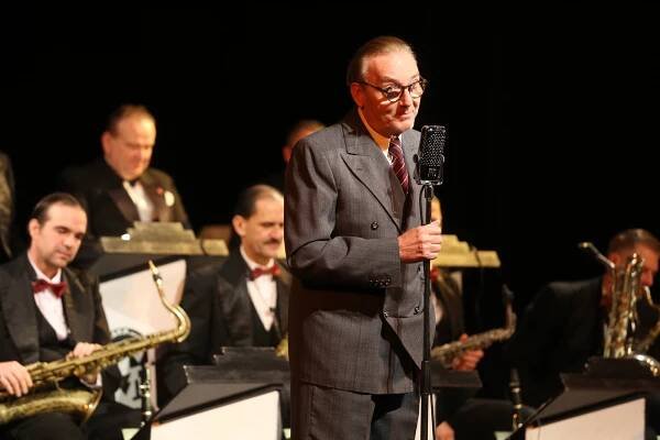 OBRAZEM: Ondřej Havelka přivezl do Nymburka swing nylonového věku