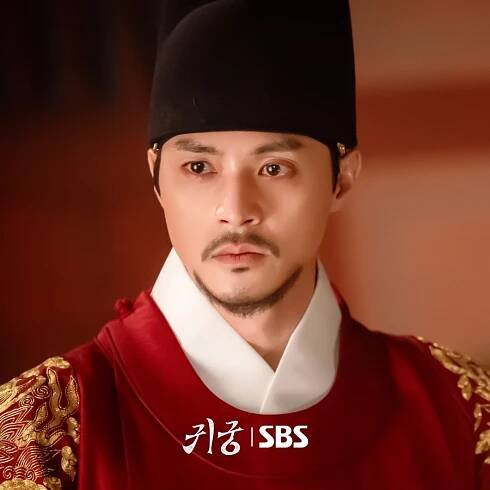 Kim Ji Hoon on playing his first king character in 'The Haunted Palace'