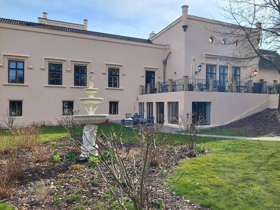 Fotogalerie • Hotel & Restaurant Chateau Trnová u Prahy (Ubytování - hotel) • Mapy.com