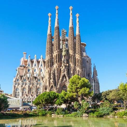 Incomplete La Sagrada Familia Finally Receives Construction Permit 137 Years Later