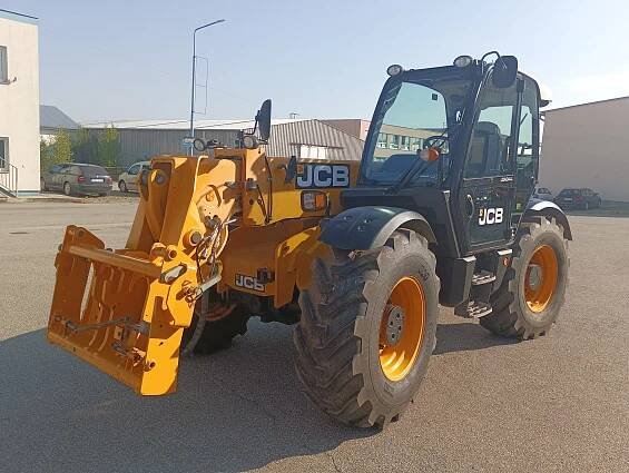 Teleskopický manipulátor JCB 550-80 Agri Plus T4i