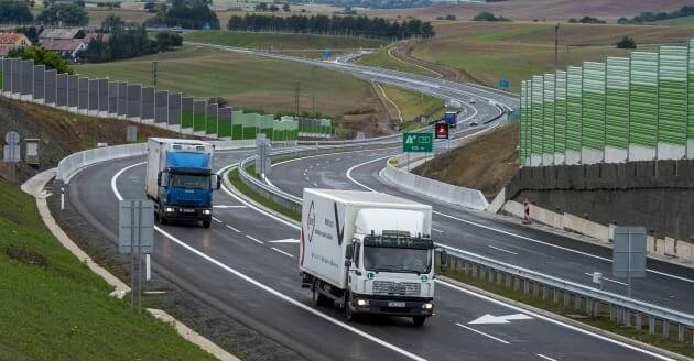 V Česku se do roku 2024 otevře 150 kilometrů nových dálnic. Podívejte se, kde to bude