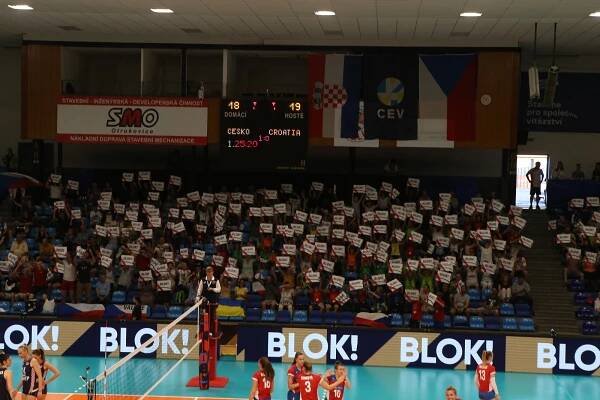 OBRAZEM: Zlatou Evropskou ligu vidělo 1 700 diváků! České reprezentantky padly