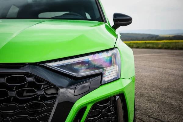 Nejnovější Audi RS 3 Sportback s pětiválcem s turbem je zelená šílenost za „rozumnou“ cenu