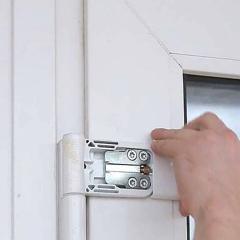 Seřízení plastových dveří: návod na samočinné seřízení přítlaku vstupních dveří z PVC