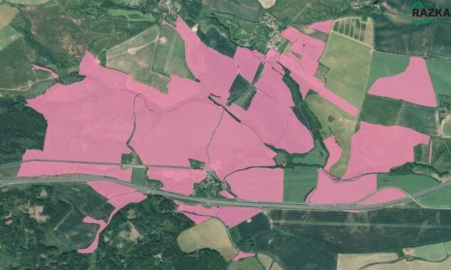 400 ha zemědělské půdy, včetně statku a stavebních parcel | Reality.iDNES.cz 