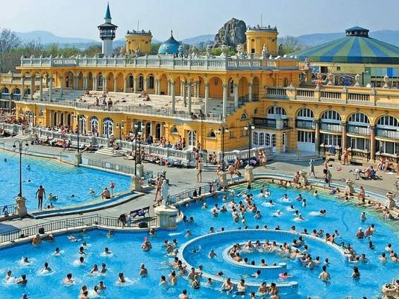 Lázně skoro zadarmo a poloprázdné centrum. Do Budapešti se turismus nevrátil, takhle levná už nebude
