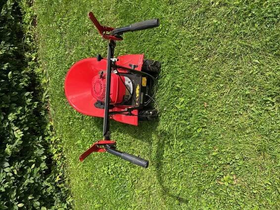Prodám bubnovou sekačku Vari typ BDR 585 Motor Honda 160cm3, Záběr 60cm. Odběr v Komorní Lhotce. Více info po telefonu