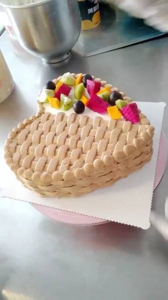 Obsahuje obrázek: Торт в виде сердца | Heart cake