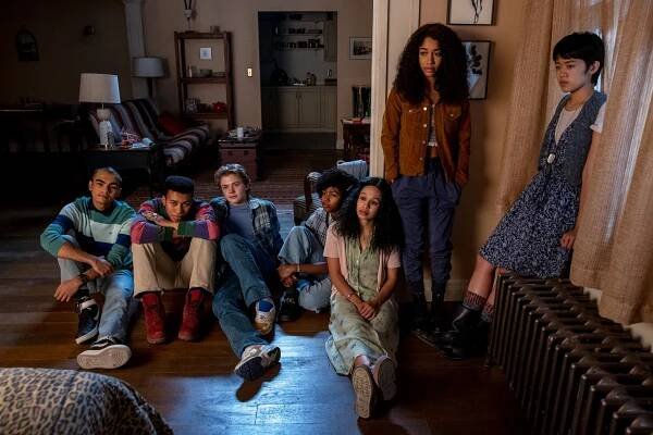 Sauriyan Sapkota, William Chris Sumpter, Igby Rigney, Adia, Annarah Cymone, Iman Benson, Aya Furukawa - Půlnoční klub - Anya - Z filmu