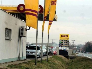 Benzinová čerpací stanice Tank Ono v Církvici, pátek 4. března 2022.
