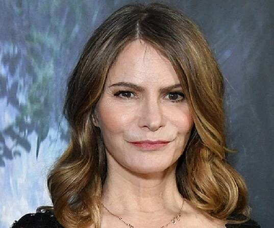 Jennifer Jason Leigh Biography - Facts, Childhood, Family Life & Achievements