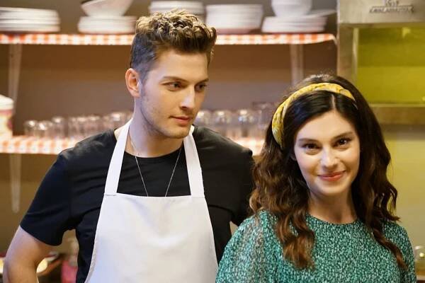 Burak Tozkoparan, Elif Doğan - Gençliğim Eyvah - Season 1 - Z natáčení