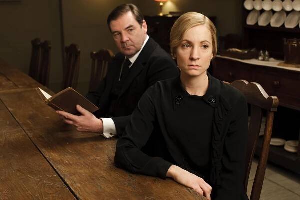 Joanne Froggatt (as Anna): Anna's principle costume, and other outfits Various Seasons, and Episodes 7 image 9 - © Carnival Film & Television Limited