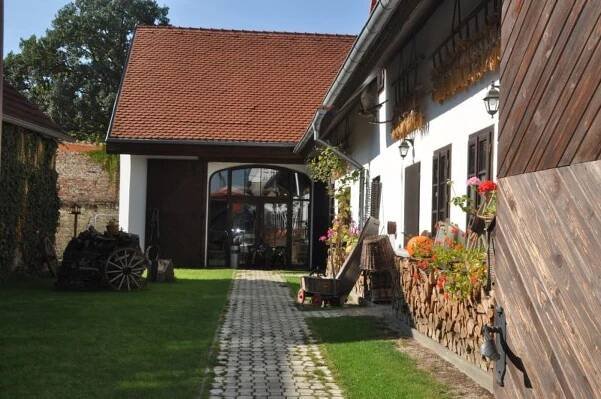 Číčovický dvůr | Místo na svatební obřad i hostinu | svatebniatlas.cz