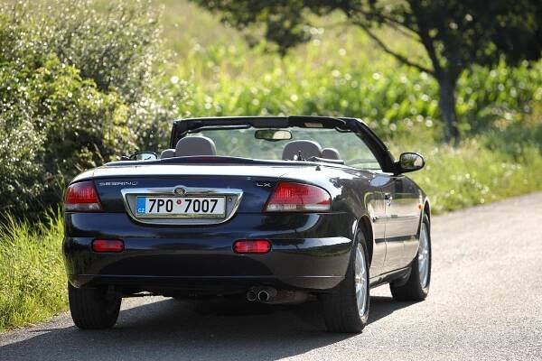 Příjemný a nenáročný kabriolet: Chrysler Sebring se dá sehnat za 50 tisíc a radost udělá