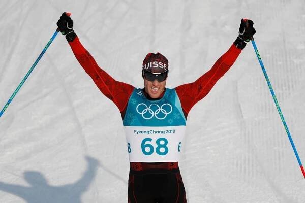 Cologna nade všemi. Švýcar jasně vyhrál bruslařskou patnáctku