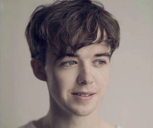 Alex Lawther Biography - Facts, Childhood, Family Life & Achievements