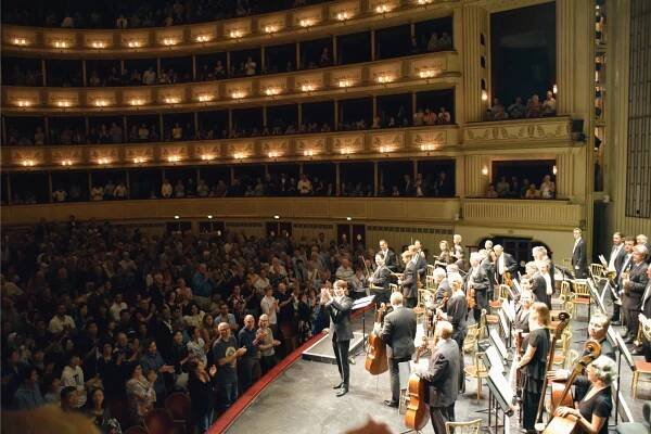 Hofburg Orchester Staatsoper Standing Ovations