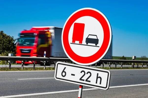 Na D1 přibývají úseky se zákazem předjíždění pro kamiony