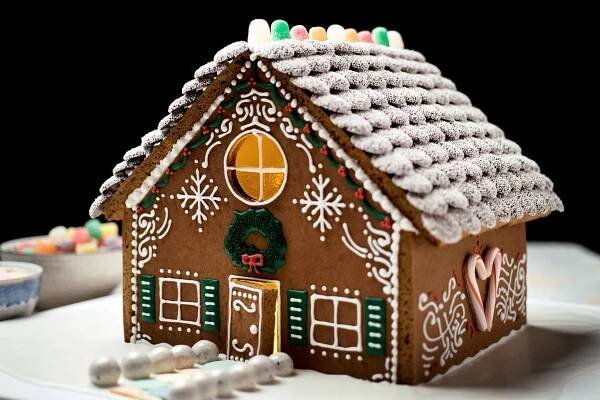 what is the gingerbread on a house called