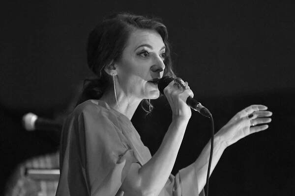 Dasha rozezpívala Beroun. Open air koncert nadchl zaplněné letní kino