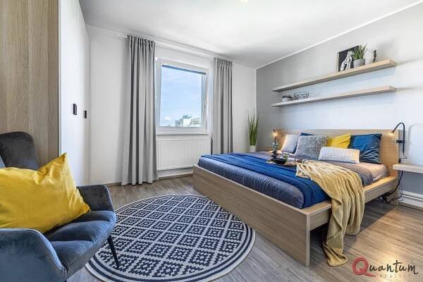 Moderní 2+kk/63 m2 s terasou/6 m2, šatnou a parkovacím stáním – klid, zeleň a komfort v…