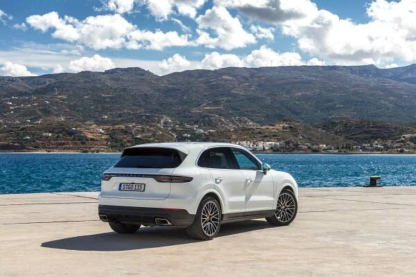 Rychlý test Porsche Cayenne na českých silnicích: nejslabší neznamená špatné