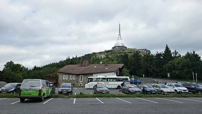 Turisty začnou pod Ještěd začátkem dubna opět vozit autobusy