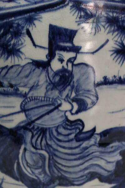 Antique Ming Blue and white Porcelain vase (1)