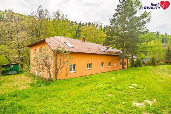 Chaty, Zálužné, Vítkov, 462 m2