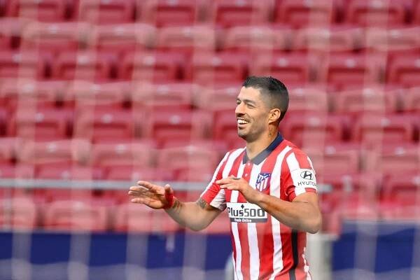 Luis Suarez scores twice in eventful Atletico Madrid debut after leaving Barcelona last week