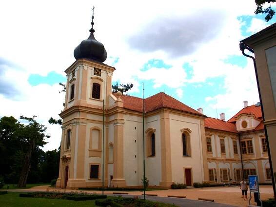 Kostel Nanebevzetí Panny Marie (Loučeň)