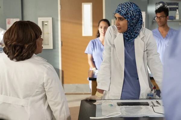 Chirurgové - Znovu v sedle - Z filmu - Chandra Wilson, Sophia Ali