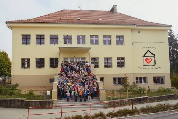 skola-upravena-s-logem | Masarykova základní škola a mateřská škola, Železnice