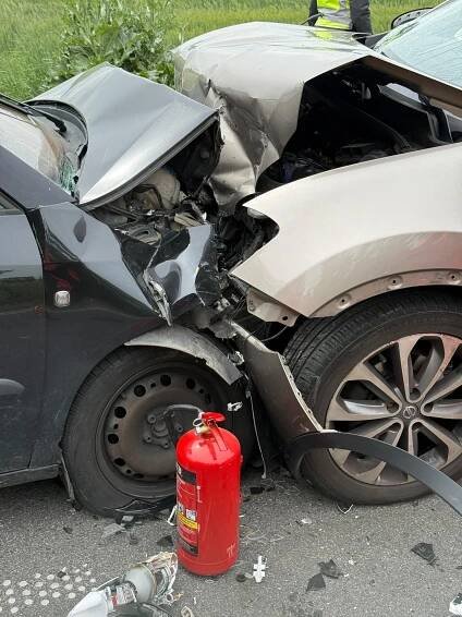 AKTUÁLNE ŤAŽKÁ NEHODA Hlásia až 5 ranených, na miesto vyslali aj vrtuľník! Mrazivé FOTO zo záchrannej akcie | Regióny.sk