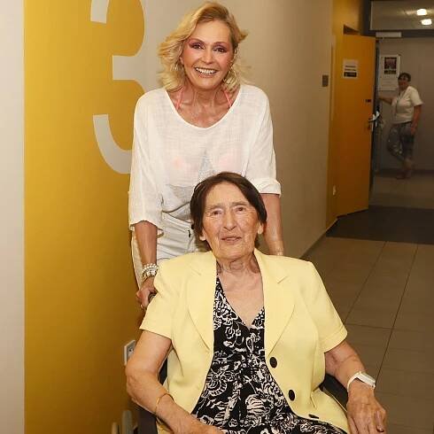FOTO: Helena Vondráčková se svou sestrou Zdenou.