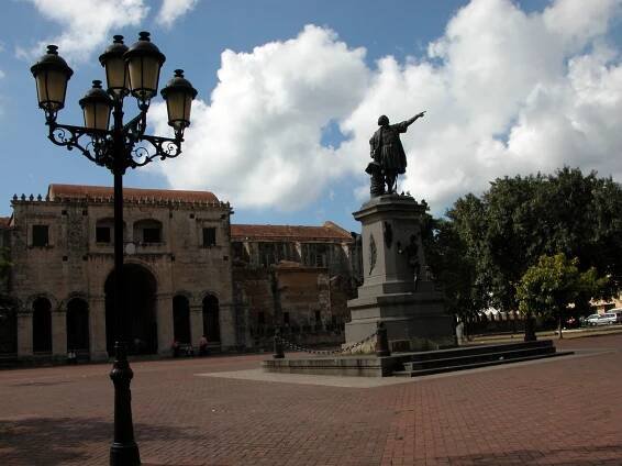 Soubor:Parque Colon.JPG
