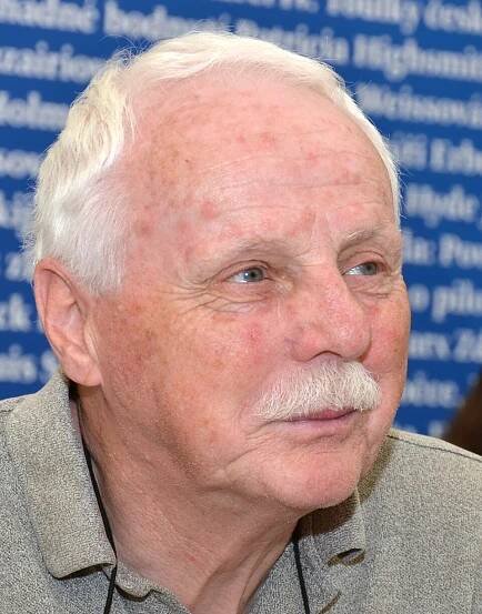 Soubor:Petr Brukner (2017) II.jpg – Wikipedie