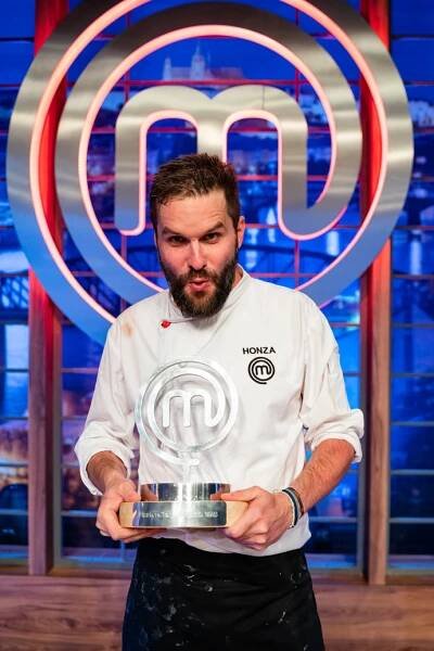 Vítězem MasterChef Česko 2023 se stal Jan Albrecht. 