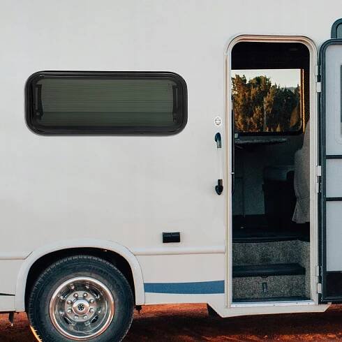 Posuvné okno pro karavan 700x300 mm se sítí a sluneční clonou Katalogové číslo dílu s503