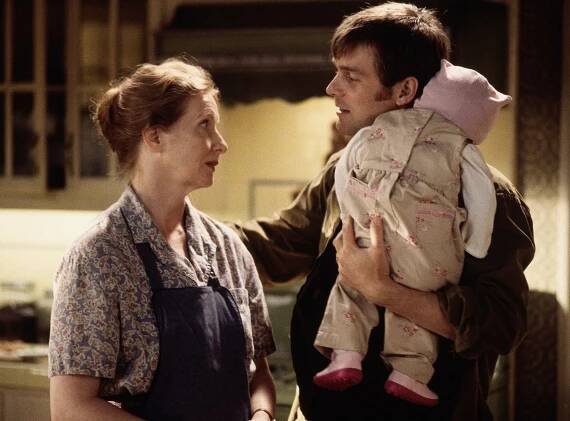 Odpočívej v pokoji - Dokonalé kruhy - Z filmu - Frances Conroy, Peter Krause