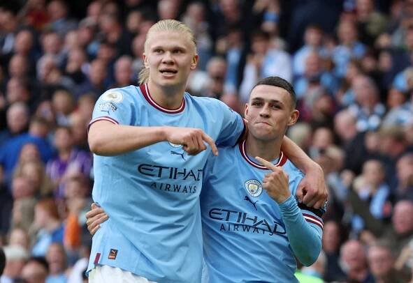 Haaland s Fodenem zničili v městském derby šesti góly United. Oba hattrickem, Nor navíc přihrával