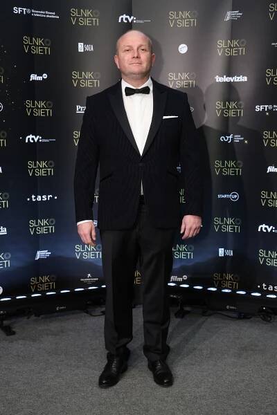 Gregor Hološka na odovzdávaní Národných filmových cien Slnko v sieti za rok 2023.
