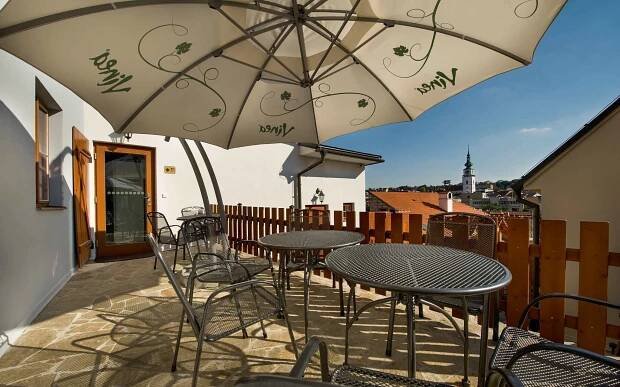 Třebíč 1 km od aquaparku v Hotelu Joseph 1699 **** se snídaní a historickou prohlídkou + domácí welcome drink