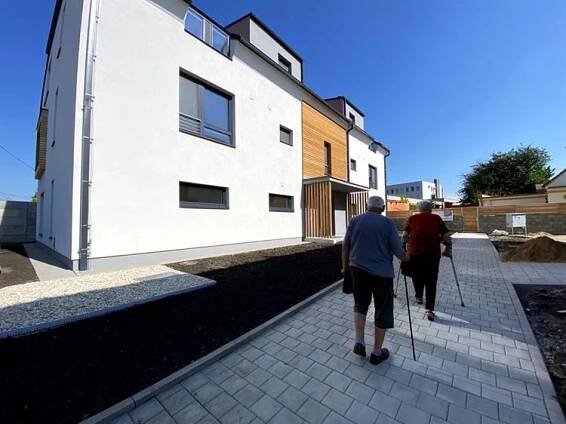 Slavnostní otevření bytového domu pro seniory | Svaz tělesně postižených v ČR, z. s., místní organizace Hustopeče