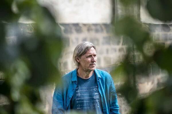 Už na škole Roman Vávra natáčel pro Českou televizi, pro kterou natáčí dodnes. Jeho celovečerní debut Co chytneš v žitě byl oceněn na řadě zahraničních festivalů a nominován na pět Českých lvů.