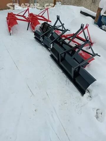 Traktor pluh