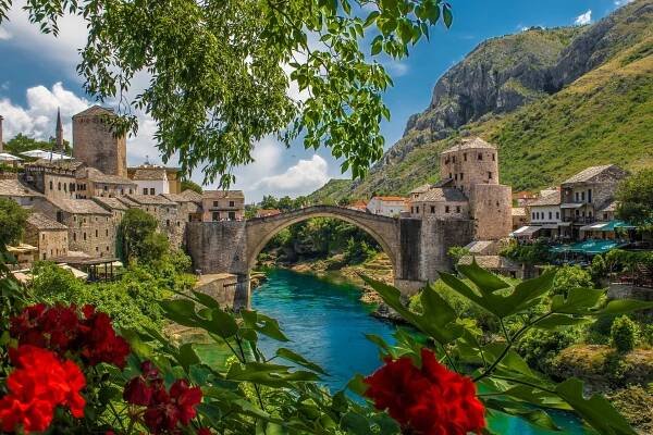 Fotogalerie: Starobylý Mostar je i dnes tavicím kotlem dvou odlišných kultur, ale upoutá vás svojí krásou 