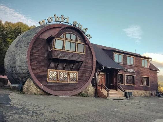 Riessiges Fass, Obří sud Restaurant in Libverda, Tschechische Republik.